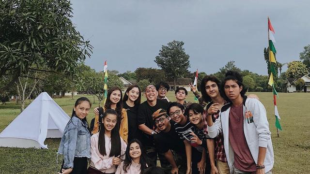 Jadi Guru Di Sinetron Ini 6 Potret Natalie Zenn Bareng Pemain Dari Jendela Smp Hot Liputan6 Com
