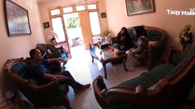 6 Potret Rumah Taqy Malik, Dominasi Oranye dan Berdesain Minimalis