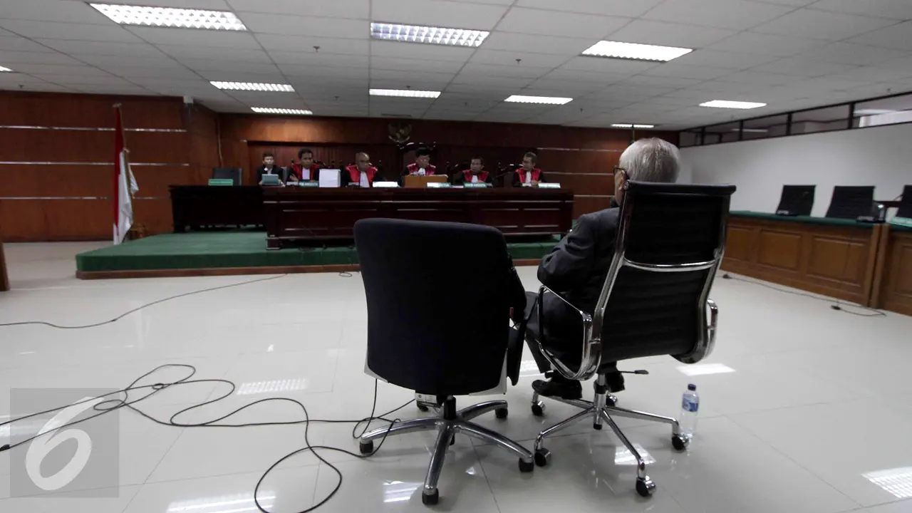 20150827-Majelis Hakim kembali Tunda Sidang Dakwaan OC Kaligis-Jakarta