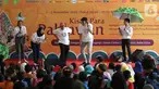 Pendongeng dan Komunitas Relawan Karyawan Danone tampil mendongeng dan berinteraksi dengan anak-anak di Festival Dongeng Internasional Indonesia, Museum Nasional Jakarta, Minggu (3/11/2019). Festival dongeng bertujuan untuk melestarikan tradisi bercerita pada masyarakat. (Liputan6.com/Fery Pradolo)