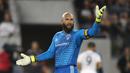 1. Tim Howard (Colorado Rapids) - Mantan penjaga gawang Man United tersebut kini bermain di MLS membela panji Colorado Rapids. Kini ada yang berbeda dengan penampilan kiper berkepala plontos tersebut. (AFP/Katharine Lotze)