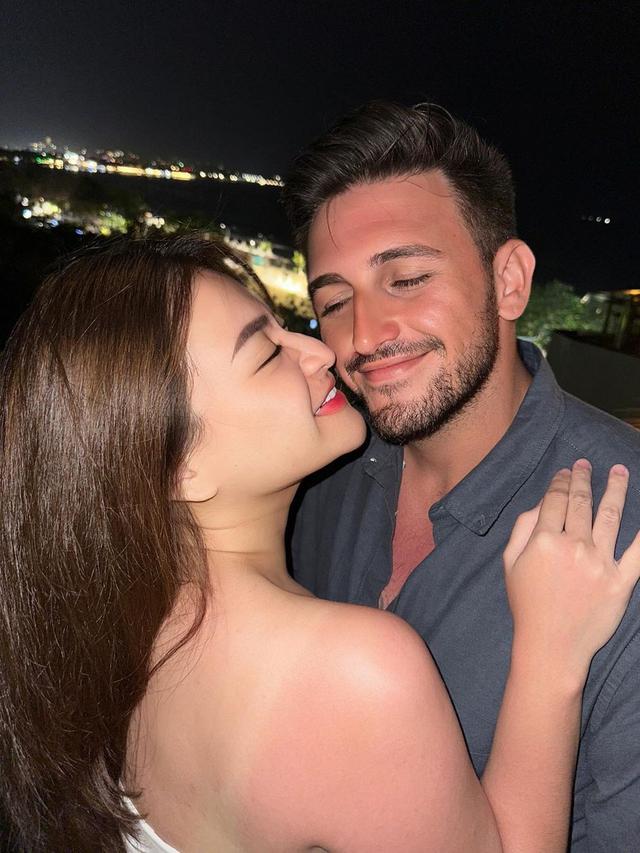 Ladislao Camara dan Nathalie Holscher. (Foto: Dok. Instagram @nathalieholscher)