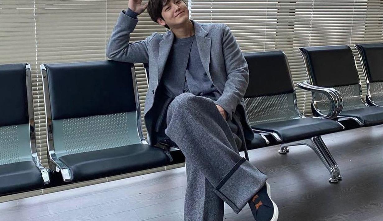 Baby face, kira-kira pemilik nama asli Kim Sang Beom ini  masih cocok nggak ya kalau perankan karakter anak kuliahan? (FOTO: instagram.com/k.kbeom)
