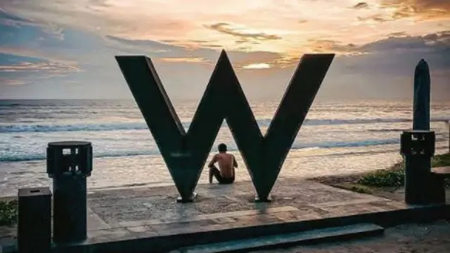 Mengubah Desain Logo Lewat Lukisan di Acara Ultah ke-10 W Bali – Seminyak