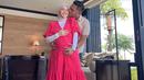 Pasangan yang menikah pada Februari 2021 ini diketahui tengah lakukan babymoon di Bali. Keduanya pun tampak mesra di kehamilan anak kedua. Menjadi ibu hamil anak kedua, Kesha semakin terlihat cantik dan menawan. (Liputan6.com/IG/@kesharatuliu05)