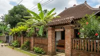 7 Model Pagar Rumah Kampung yang Terlihat Estetik di Tahun 2026: Perpaduan Modern dan Alami
