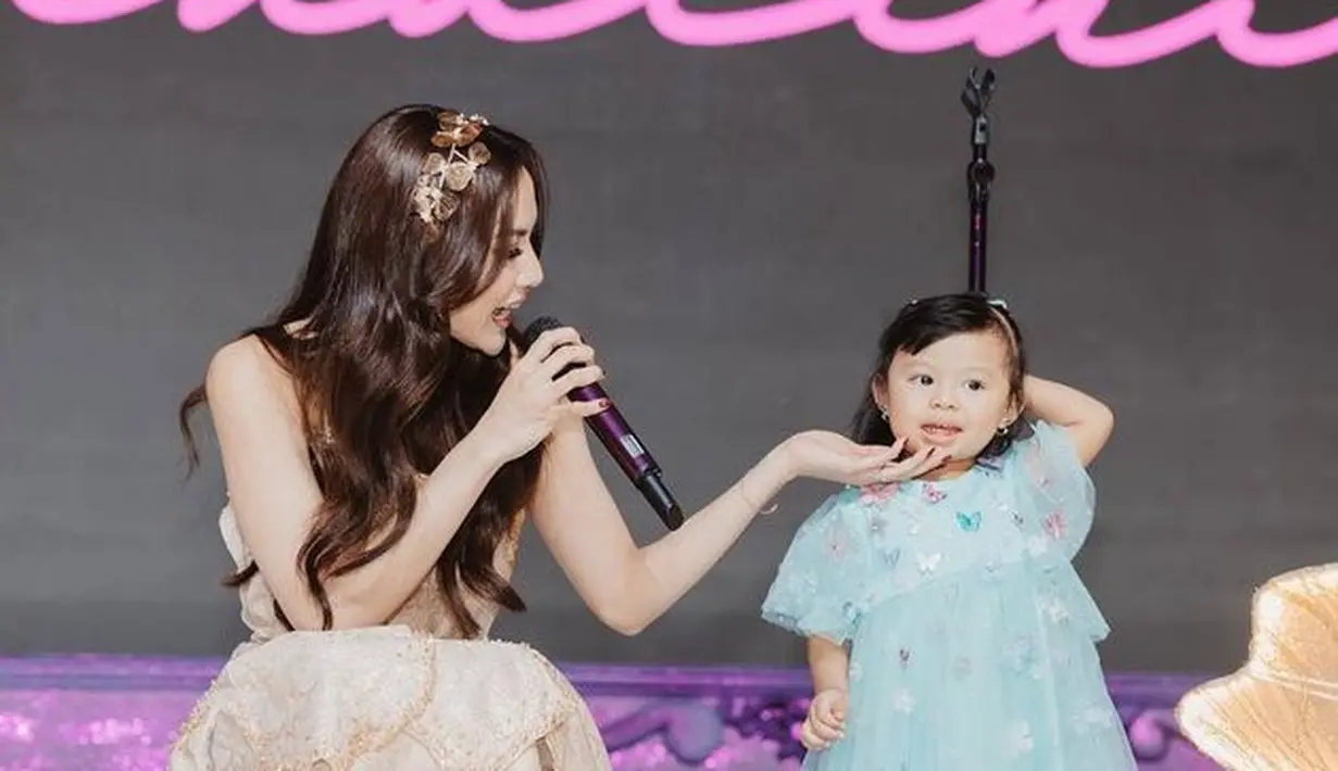 <p>Momen duet Mahalini dan Arsy ini pun jadi sorotan. Namun publik tetap fokus dengan Mahalini lantaran dinilai multitasking. [Foto: instagram.com/mahaliniraharja]</p>