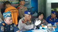 Direktur Polairud Polda Sulut Kombes Pol Kukuh Prabowo saat memimpin konferensi pers di di Griya Bakudapa Wira Pratama Ditpolairud, di Tandurusa, Kota Bitung, Sulut, Selasa (30/1/2024).