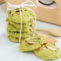 Ilustrasi matcha almond cookies./Copyright shutterstock.com/g/Naviya+Koomprawat