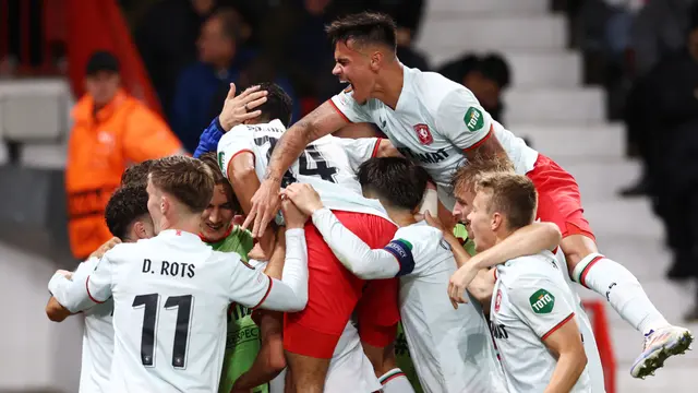 Foto: Mees Hilgers Dkk Tahan Imbang Manchester United di Liga Europa