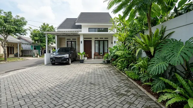 Halaman Rumah Tanpa Rumput yang Tetap Sejuk dan Sedap Dipandang