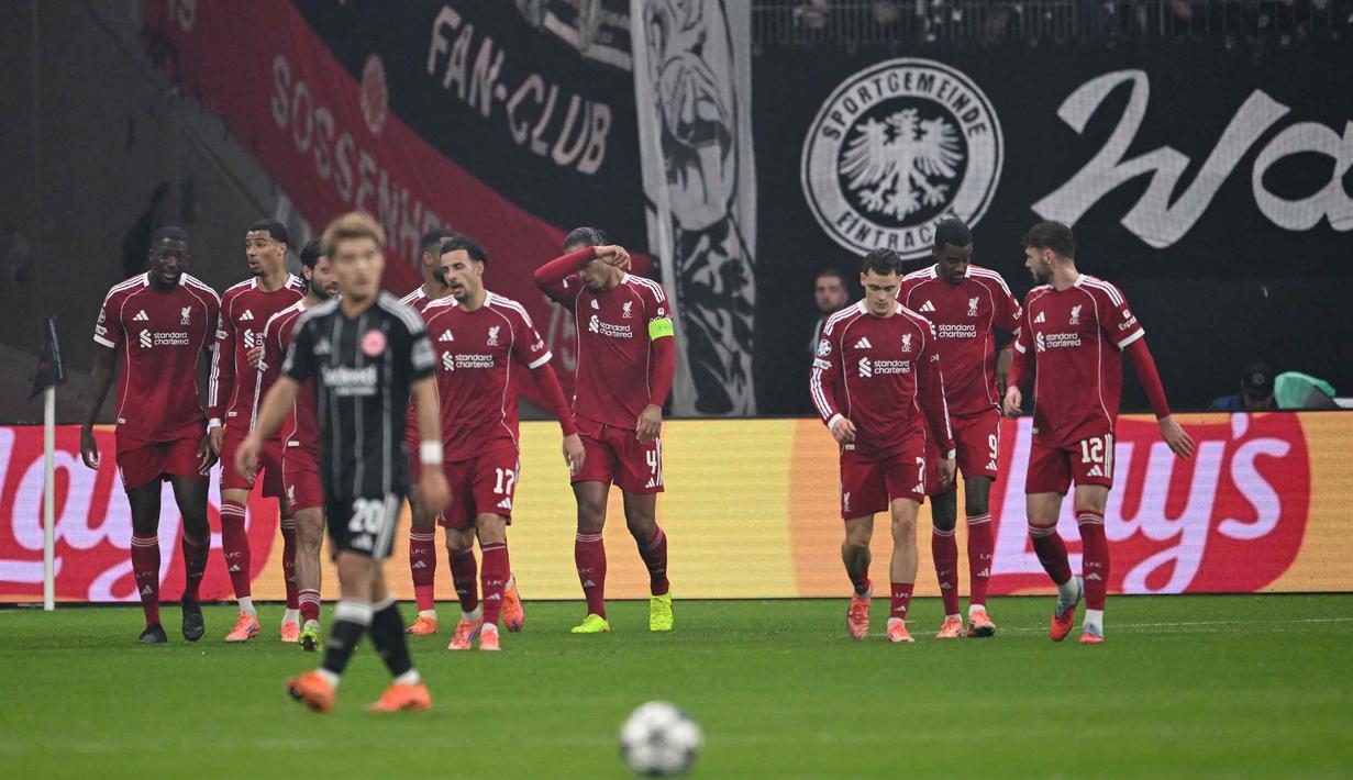 Bertandang ke markas Eintracht Frankfurt, The Reds tampil menggila. Sempat tertinggal lebih dulu, Liverpool berhasil membalik keadaan sekaligus membungkam tuan rumah, Eintracht Frankfurt, dengan skor 5-1. (Kirill KUDRYAVTSEV/AFP)
