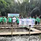 Bank Resona Perdania menuntaskan program “BRP Green Earth” dengan melakukan penanaman 3.000 bibit mangrove di Ekowisata Angke Kapuk. (Liputan6.com/dok Bank Resona Perdania)