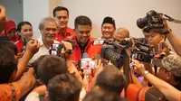 Menantu Presiden Joko Widodo atau Jokowi itu mendatangi Kantor Dewan Perwakilan Daerah (DPD) PDI Perjuangan Sumatera Utara (Sumut) di Jalan Letjend Djamin Ginting, Kota Medan.