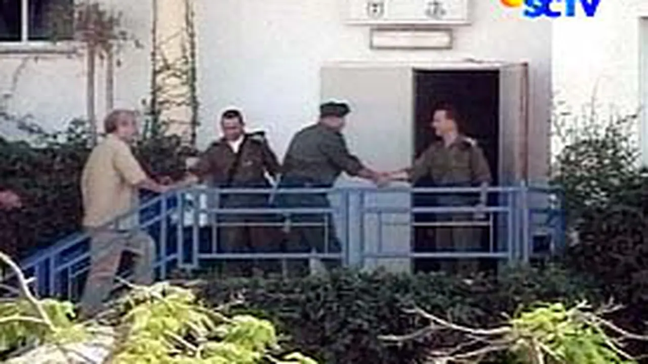 020805aIsrael.jpg