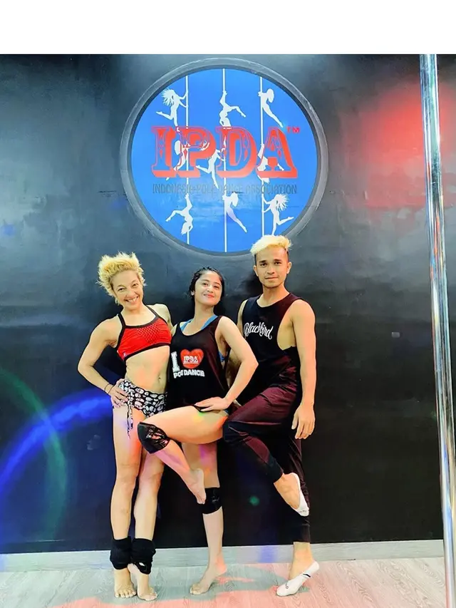 Sempat Alami Luka, Ini 6 Potret Dewi Perssik saat Latihan Pole Dance