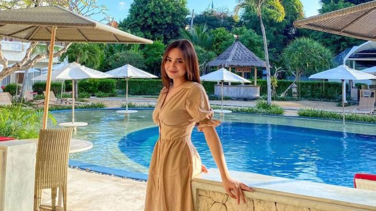 5 Potret Syifa Hadju Berbalut Long Dress, Bisa Jadi Inspirasi Tampil Simpel dan Fashionable di Momen Spesial