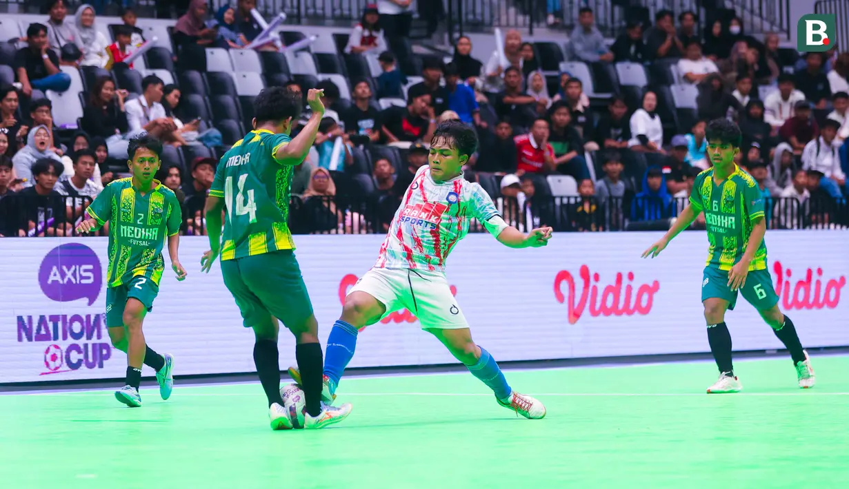AXIS Nation Cup 2024, yang merupakan turnamen futsal tingkat SMA terbesar di Indonesia. Pada 2024, Axis Nation Cup 2024 hadir di 40 kota di seluruh Indonesia dengan perserta sebanyak 1.650 SMA.  (Bola.com/Muhammad Iqbal Ichsan)