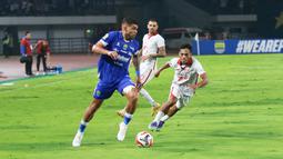 Kemenangan ini membuat Persib semakin nyaman berada di posisi puncak klasemen sementara BRI Super League 2025/2026 dengan torehan 47 poin. (Bola.com/Erwin Snaz)