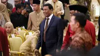 Menkopolhukam Wiranto menghadiri resepsi pernikahan putri Ketua DPD, Oesman Sapta Odang di Jakarta, Jumat (8/9). Resepsi itu juga dihadiri para mantan presiden dan wapres serta anggota Kabinet Kerja dan ketua umum parpol. (Liputan6.com/Johan Tallo)