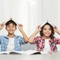 Ikuti tips berikut untuk membantu anak mudah bergaul di sekolah. (Foto/Dok: freepik.com)