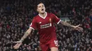 Gelandang Liverpool, Philippe Coutinho, merayakan gol yang dicetaknya ke gawang Southampton pada laga Premier League di Stadion Anfield, Liverpool, Sabtu (18/11/2017). Sepanjang karier di Liverpool, Coutinho mencetak 54 gol. (AFP/Paul Ellis)