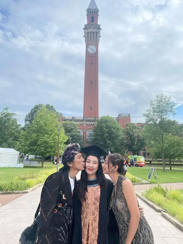 7 Momen Wisuda Mezzaluna Putri Bimbim Slank di University of Birmingham