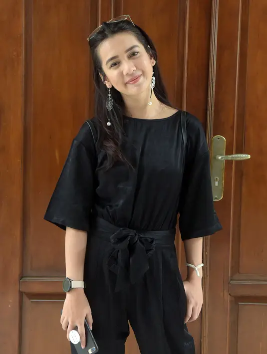 Kisah cinta Dhea Imut dengan pria bule asal Kolombia, Mateo Epalza Ramirez berawal dari keduanya menjalani pendidikan di Korea Selatan. Kabar terbarunya, Dhea mengaku menjadi jomblo. (Nurwahyunan/Bintang.com)