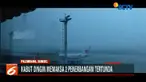Pihak maskapai dan bandara akhirnya memutuskan menunda penerbangan sampai kabut benar-benar hilang dan jarak pandang kembali normal.