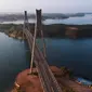 Foto udara pemandangan dari jembatan Barelang di Batam, Kepulauan Riau, Senin (7/5). Enam buah jembatan megah ini merupakan proyek vital sebagai penghubung jalur Trans Barelang yang membentang sepanjang 54 kilometer. (Liputan6.com/Arya Manggala)