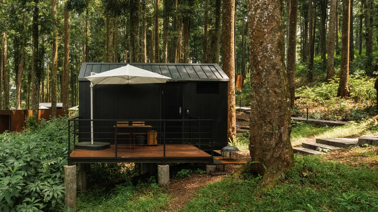Strategi Glamping Lebih Ramah Lingkungan dengan Dirikan Kabin Modular yang Bersistem Sekrup