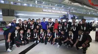 Pemain Timnas Futsal Indonesia tiba di Bandara Soekarno Hatta, Tangerang, Senin (11/11/2024). (Bola.com/Muhammad Iqbal Ichsan)