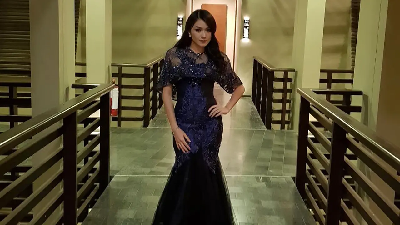 FOTO: Cantiknya Dara The Virgin Saat Pakai Kebaya, Anggun Banget