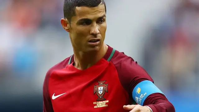 Cristiano Ronaldo (c) AFP