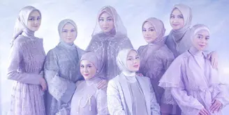 Dalam sesi pemotretan berkonsep dreamy, Geng Mamayu tampil begitu memesona mengenakan dress dan hijab dari Khanaan.  [Foto: IG/dierabachir].