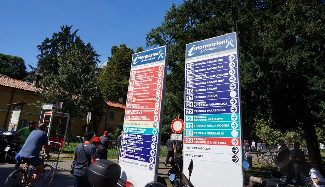 Jelang Grand Prix Italia 2014 (7/9/2014), Sirkuit Monza mulai diserbu penggemar fanatik balap mobil Formula 1. (Liputan6.com/Nurseffi Dwi Wahyuni)