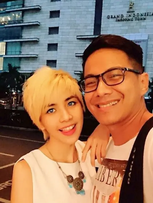 Yeslin Wang istri Delon`