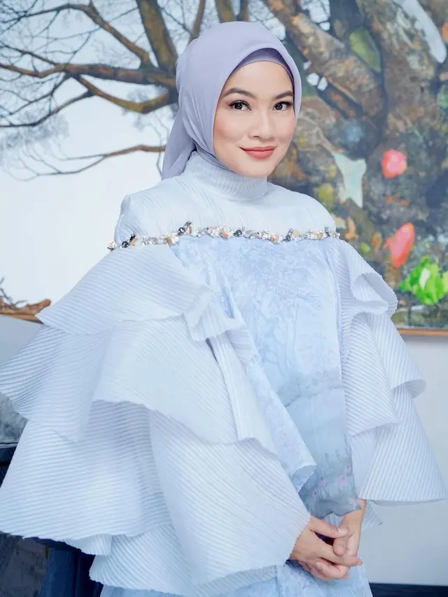 7 Pesona Titi Kamal Tampil Berhijab dalam Islamic Mega Event 2022, Banjir Pujian