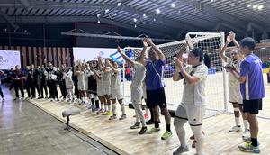 Timnas Futsal Putri Indonesia meraih medali perunggu, setelah kalah lima gol tanpa balas dari Timnas Futsal Putri Vietnam di Bangkokthonburi University Gimnasium, Bangkok, pada Kamis (18/12/2025).