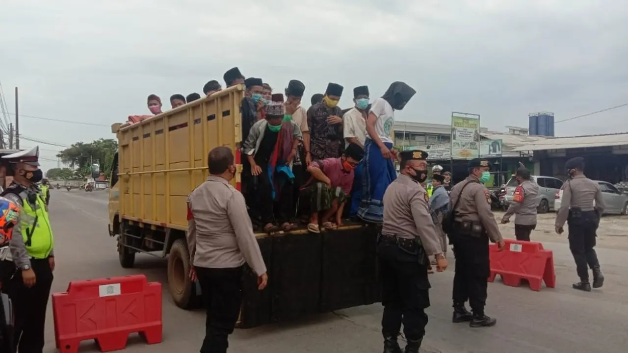 santri yang hendak menghadiri Haul Tuan Syekh Abdul Qodir Al Jaelani ke-62 di Tangerang, dipulangkan sesuai protokol kesehatan Covid-19