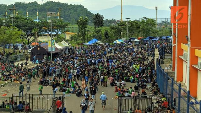 Penonton di Stadion Si Jalak Harupat