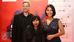 Sutradara Prancis Bastian Meiressonne, penulis sekaligus aktris Rain Chudori dan aktris Tara Basro (ki-ka) berfoto dalam acara pembukaan dan pemutaran film Festival Sinema Perancis 2015 di Plaza Indonesia, Jakarta, (3/12). (Liputan6.com/Immanuel Antonius)