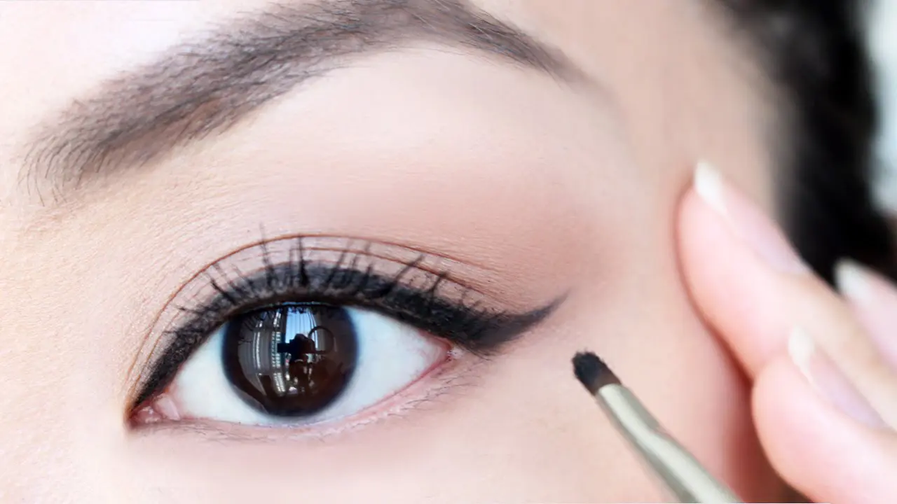 4 Fakta Menarik Tentang Eyeliner