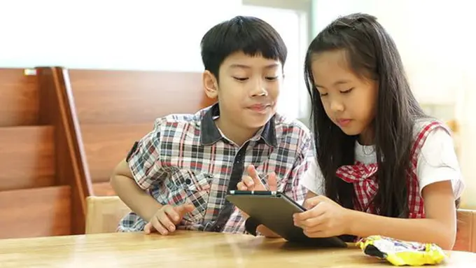 Waspadai kecanduan gadget pada anak./Copyright shutterstock.com