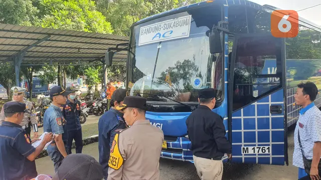 Pengecekan kendaraan angkutan umum dalam apel gelar pasukan Ops Ketupat Lodaya 2024 (Liputan6.com/Fira Syahrin).