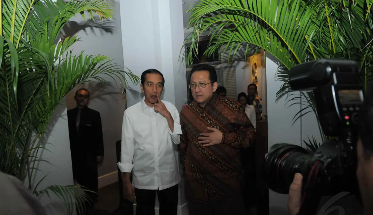 Jokowi bertemu dengan Ketua DPD RI Irman Gusman di sebuah restoran kawasan Cikini, Jakarta, (11/9/14). (Liputan6.com/Herman Zakharia)