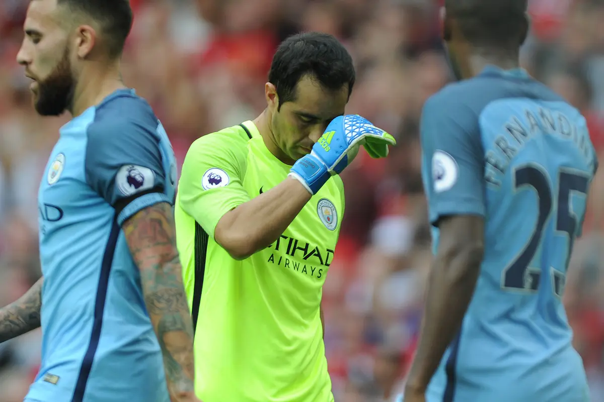 Claudio Bravo kesulitan pada awal kariernya bersama Manchester City (Man City).
