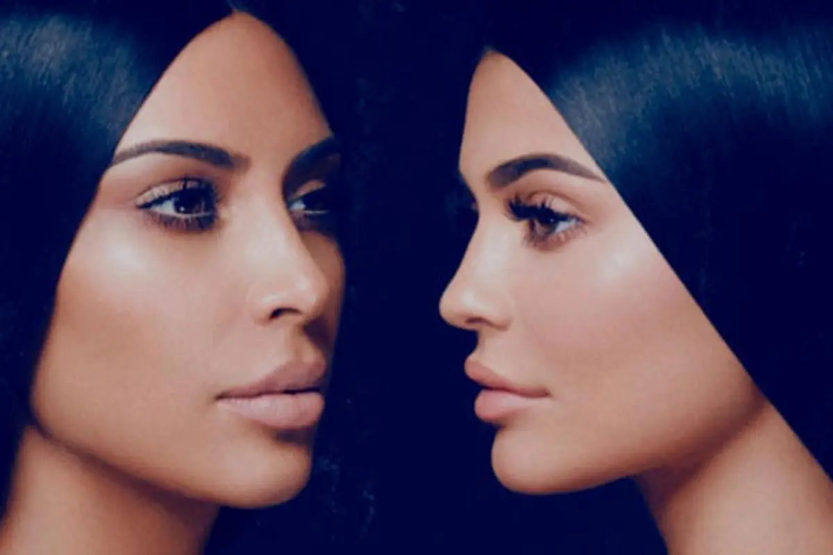 [Bintang] Kim Kardashian - Kylie Jenner