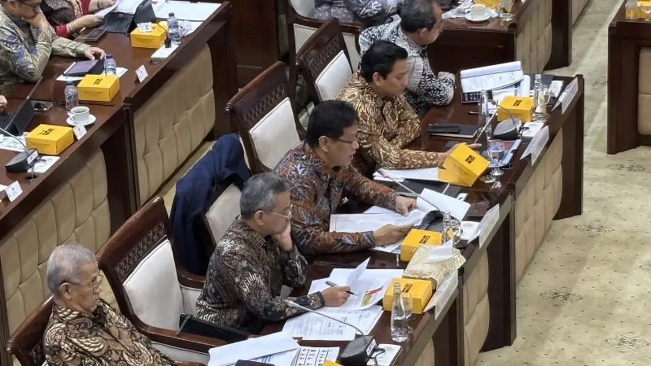 Menteri Keuangan Purbaya Yudhi Sadewa Rapat Perdana di DPR