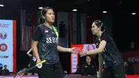 Ganda putri Indonesia, Lanny Tria Mayasari/Ribka Sugiarto, saat bermain pada perempat final Kejuaraan Bulutangkis Beregu Asia 2024 di Selangor, Malaysia, Jumat (16/2/2024). (Bola.com/PBSI)